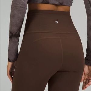 Lululemon Groove Super-High-Rise Flared Pant Nulu
Regular